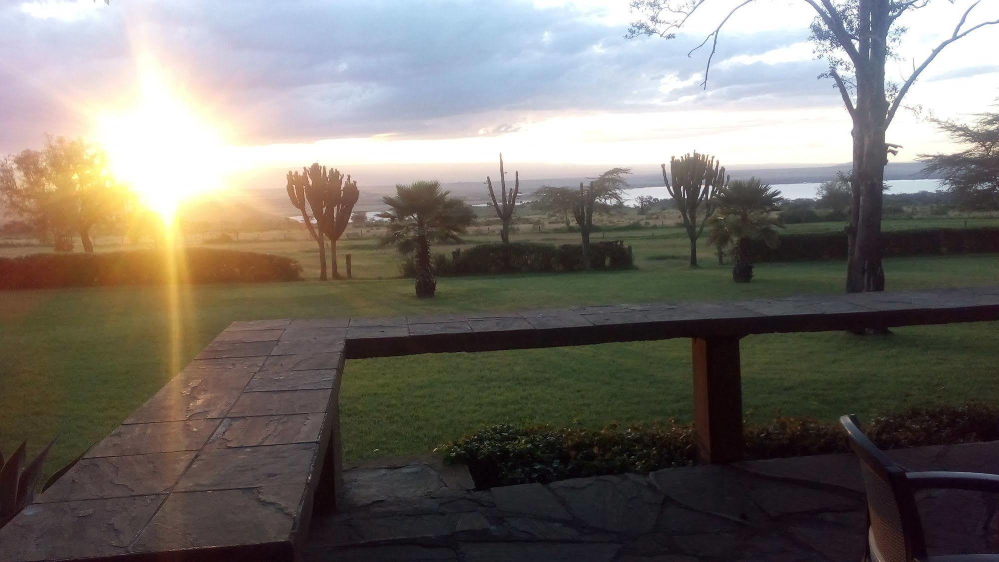 Jacaranda Lake Elementaita Lodge Gilgil Bagian luar foto